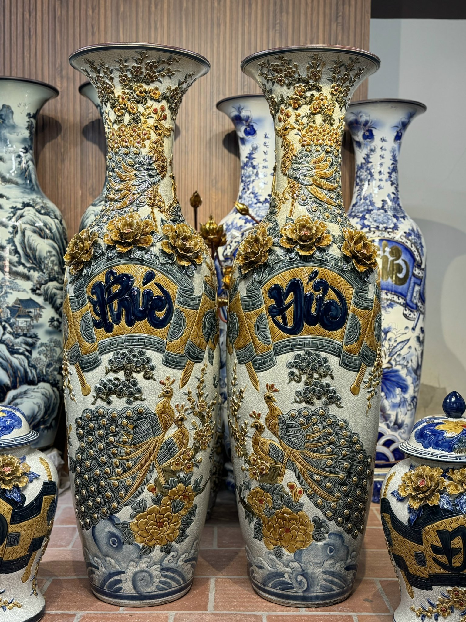 Lọ lộc bình đắp tay 100%.