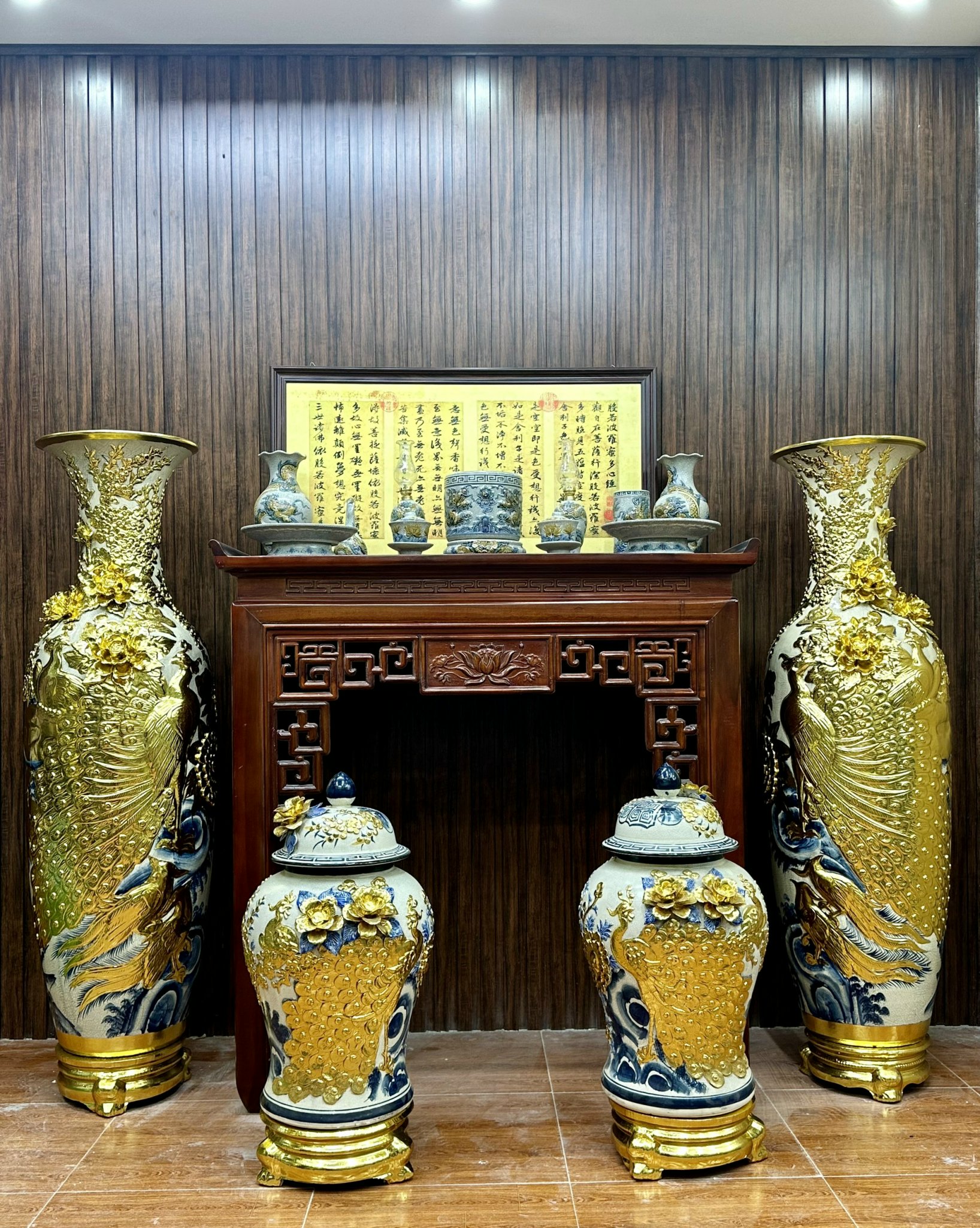 Lọ lộc binh dát vàng.