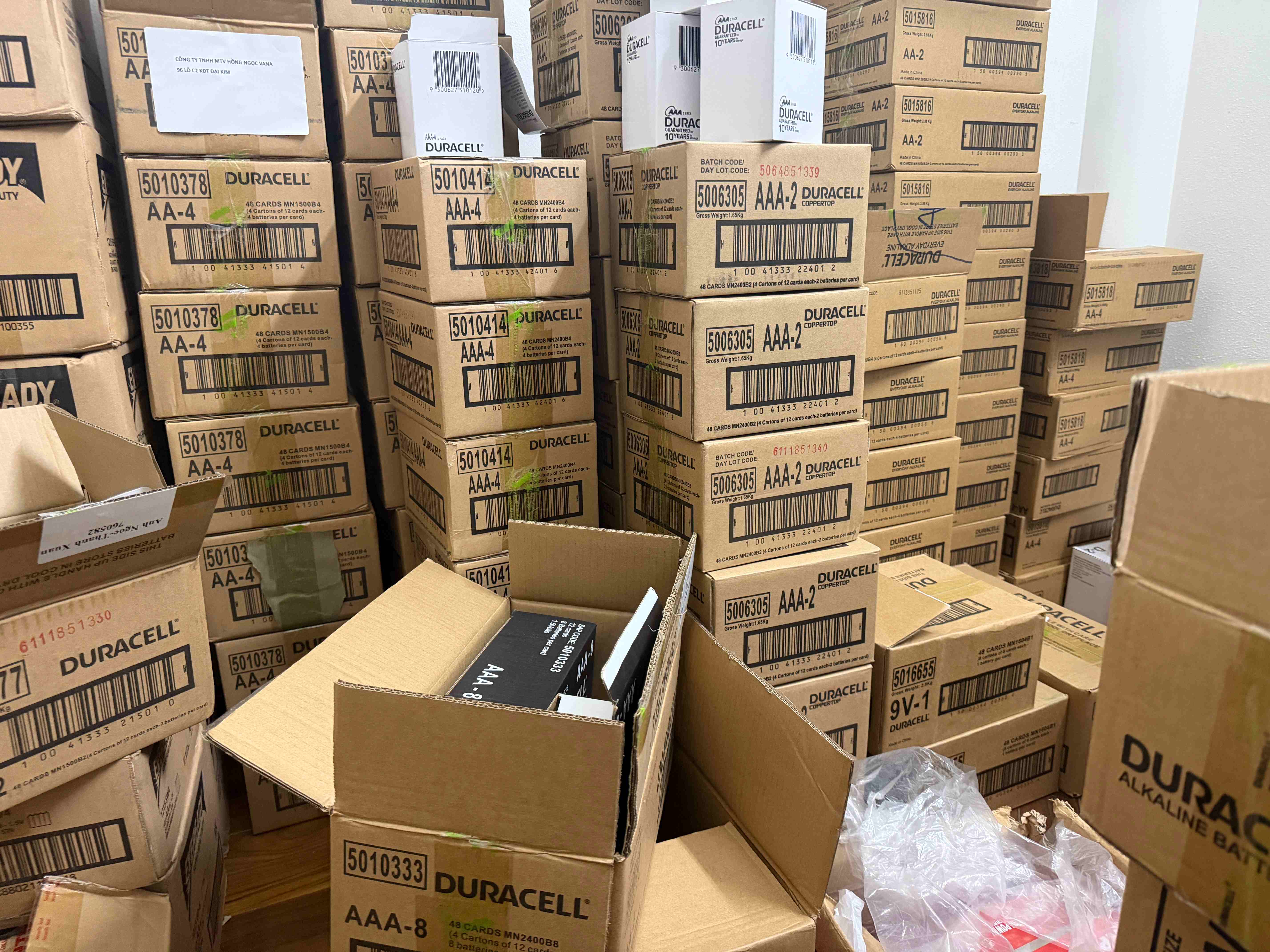 Kho hàng sỉ pin Duracell thực tế tại Pin Hồng Ngọc