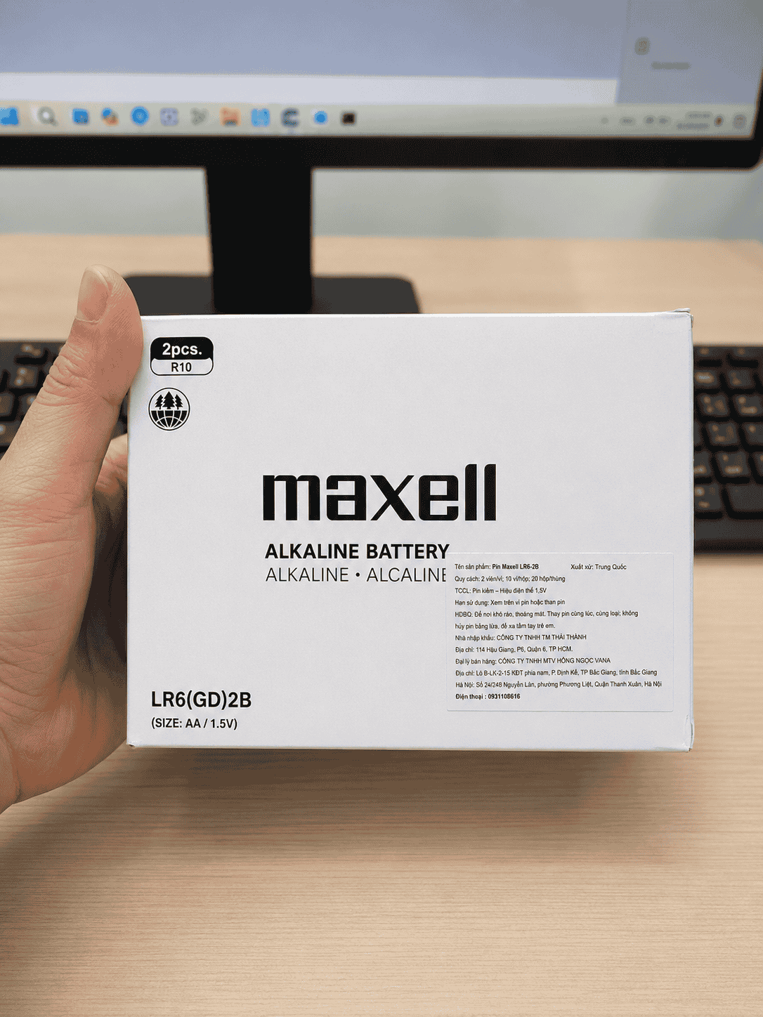 Cách kiểm tra pin Maxell qua tem phụ màu sắc vỉ bao bì và trọng lượng