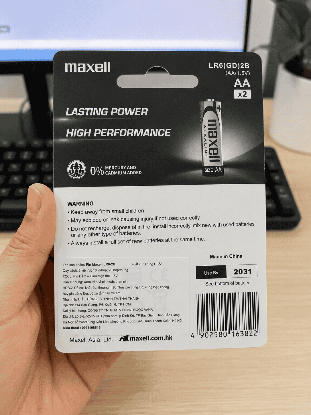 Kiểm tra hộp và vỉ pin Maxell cùng mã và quy cách đóng gói