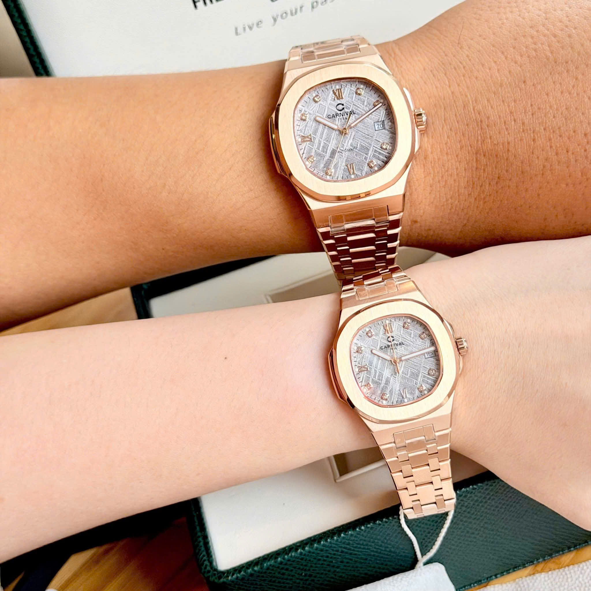 ĐỒNG HỒ ĐÔI CARNIVAL 8160G-VH-TT - CARNIVAL 8160L-VH-TT