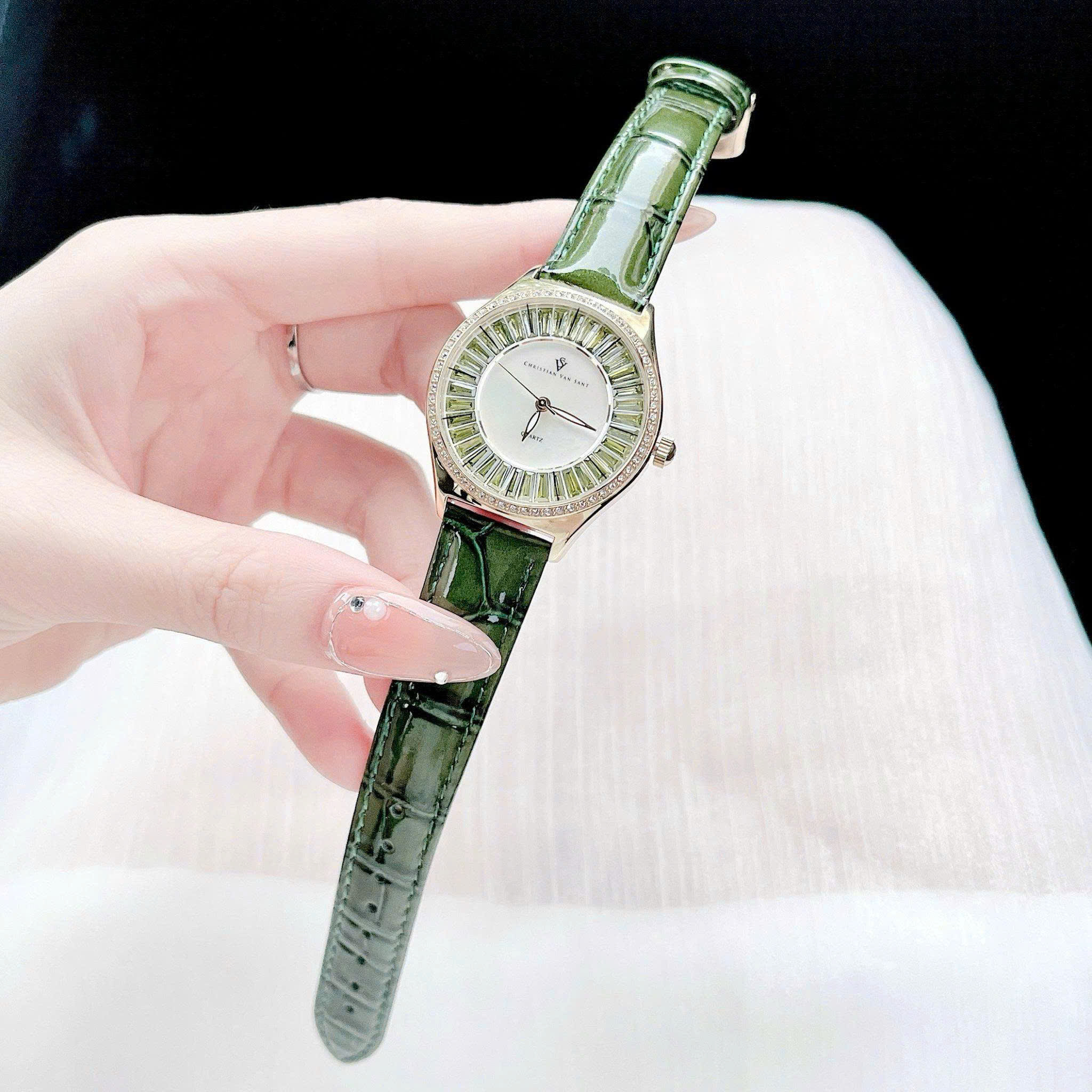 ĐỒNG HỒ NỮ CHRISTIAN VAN SANT LUNA QUARTZ CV3204