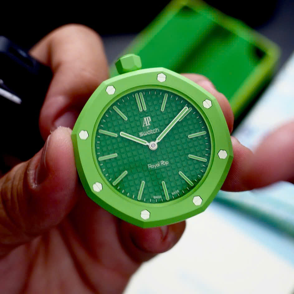 ĐỒNG HỒ NAM SWATCH X AP ROYAL POP GREEN EIGHT SSX03G100N