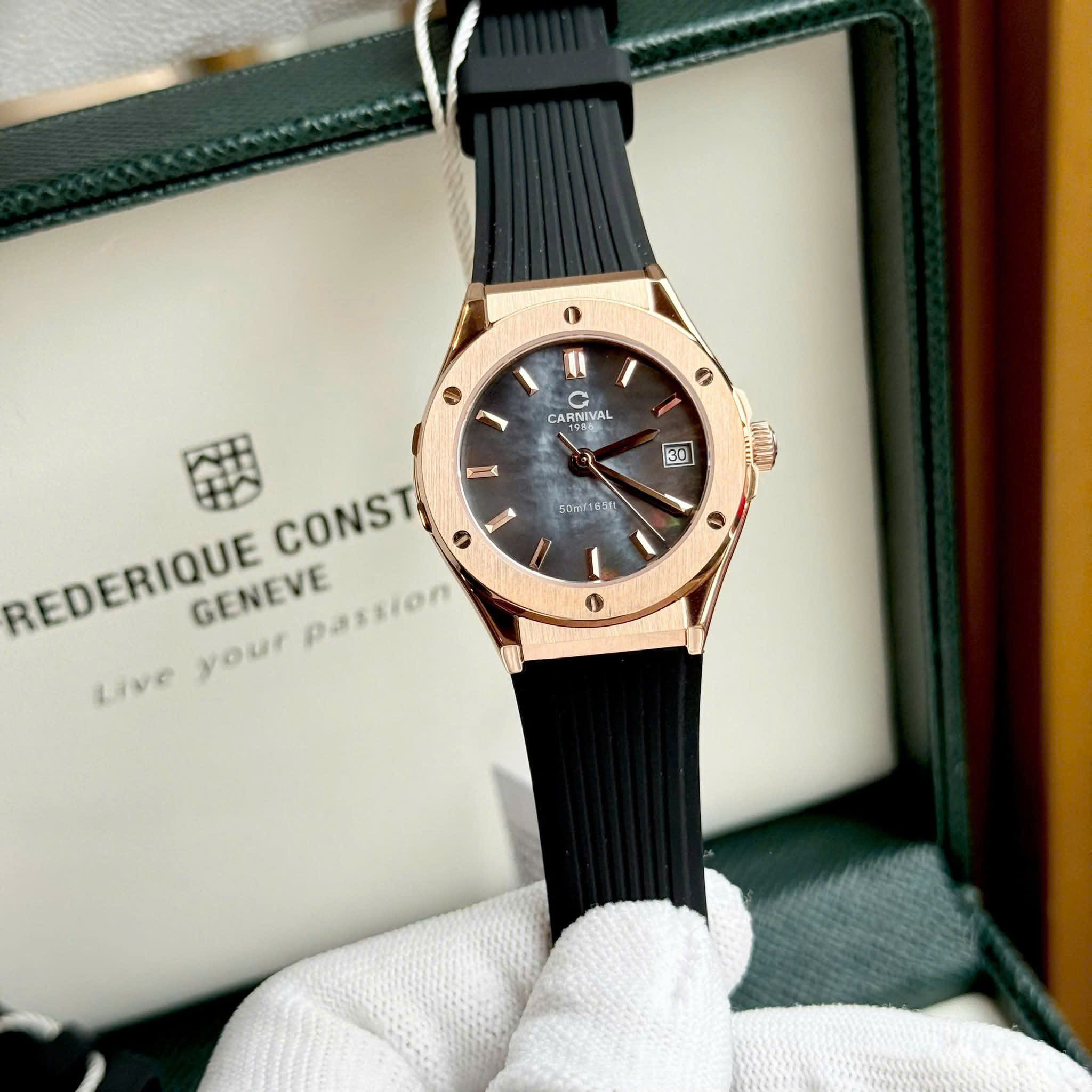 ĐỒNG HỒ ĐÔI CARNIVAL 8168G-VH-DCS-DK BLACK MOP - CARNIVAL 8168L-VH-DCS-DK BLACK MOP