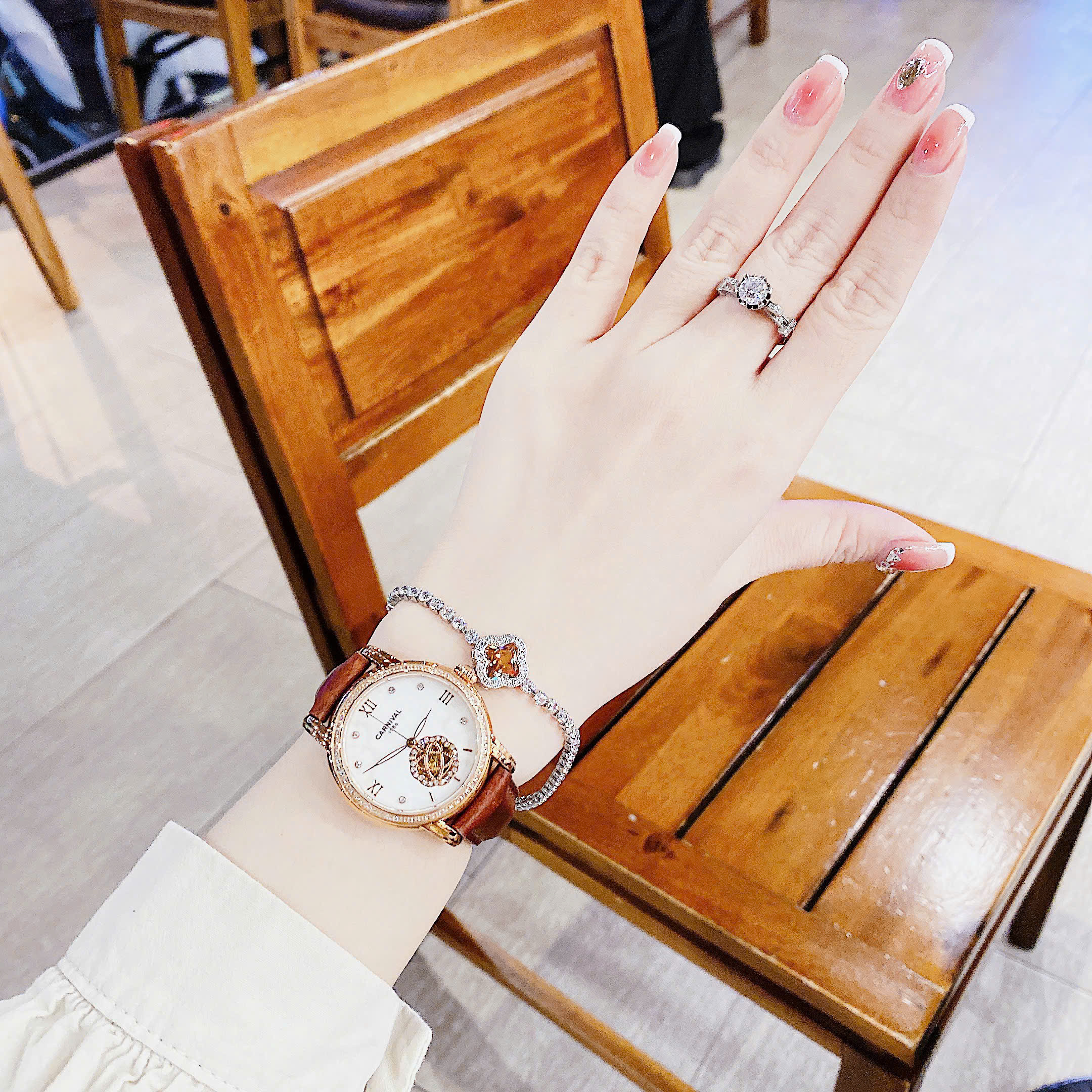 ĐỒNG HỒ NỮ CARNIVAL AUTOMATIC L6806.201