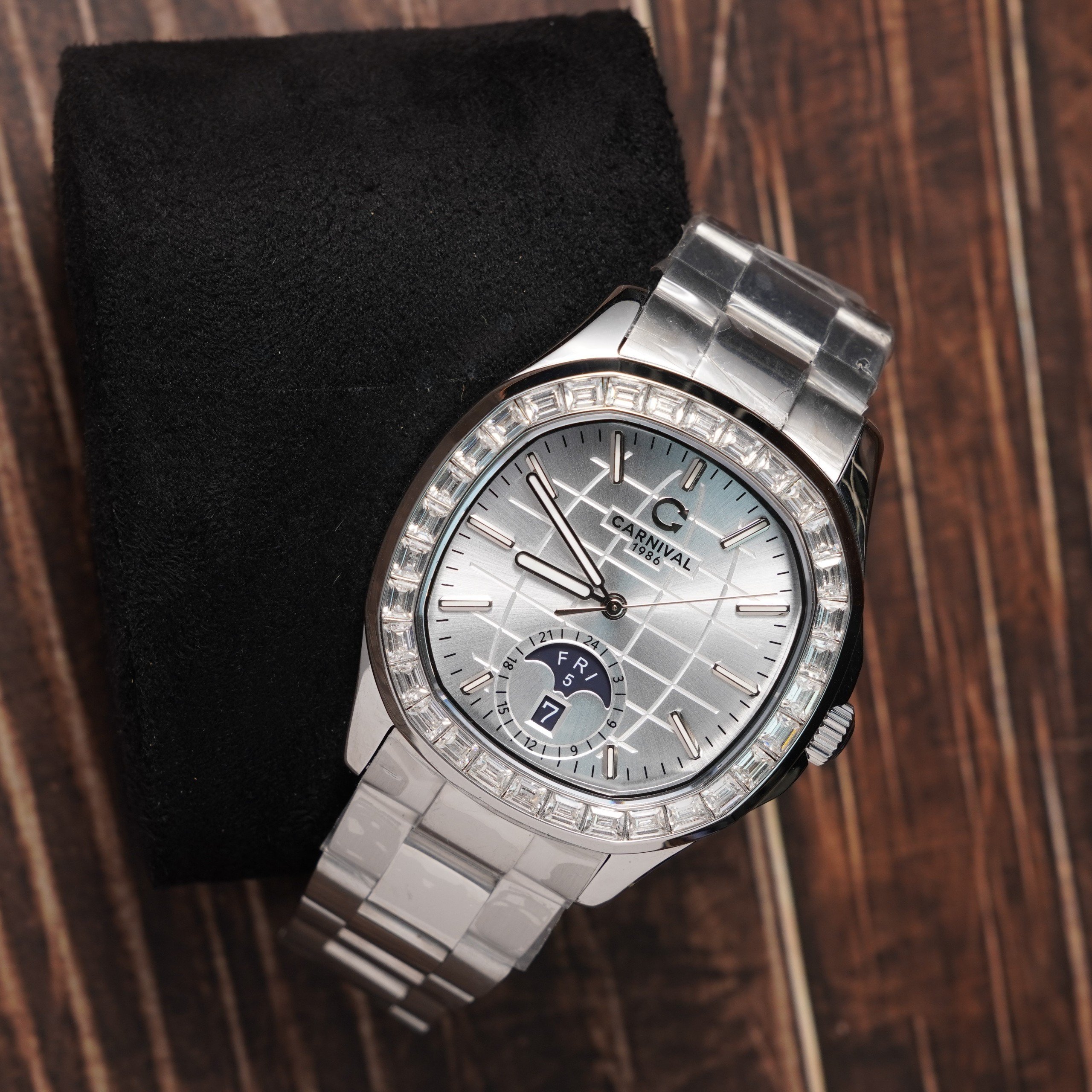 CARNIVAL 1986 AQUAUS AUTOMATIC WHITE 8113G2-VT-T