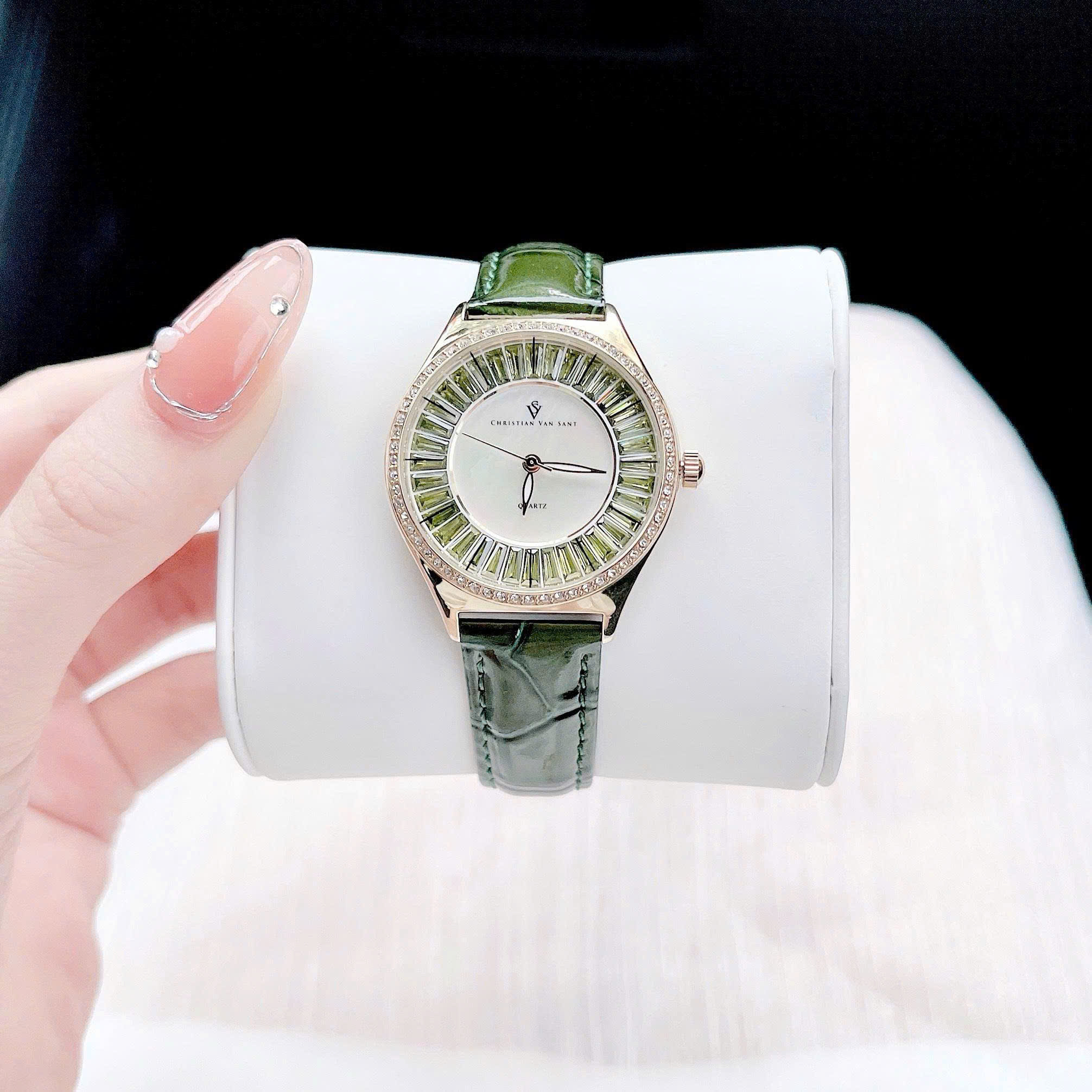 ĐỒNG HỒ NỮ CHRISTIAN VAN SANT LUNA QUARTZ CV3204