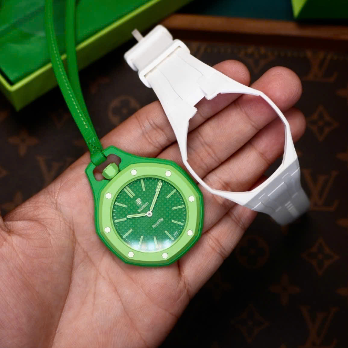 ĐỒNG HỒ NAM SWATCH X AP ROYAL POP GREEN EIGHT SSX03G100N