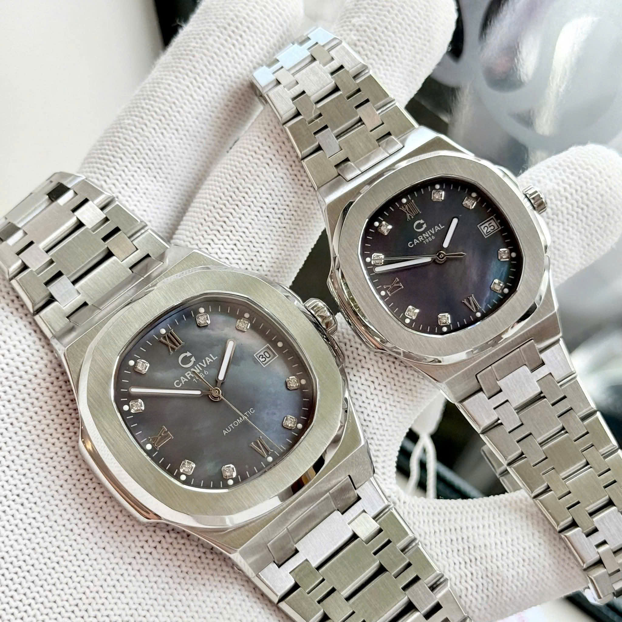 ĐỒNG HỒ ĐÔI CARNIVAL 8160G-VT-BLACK MOP - CARNIVAL 8160L-VT-DK BLACK MOP