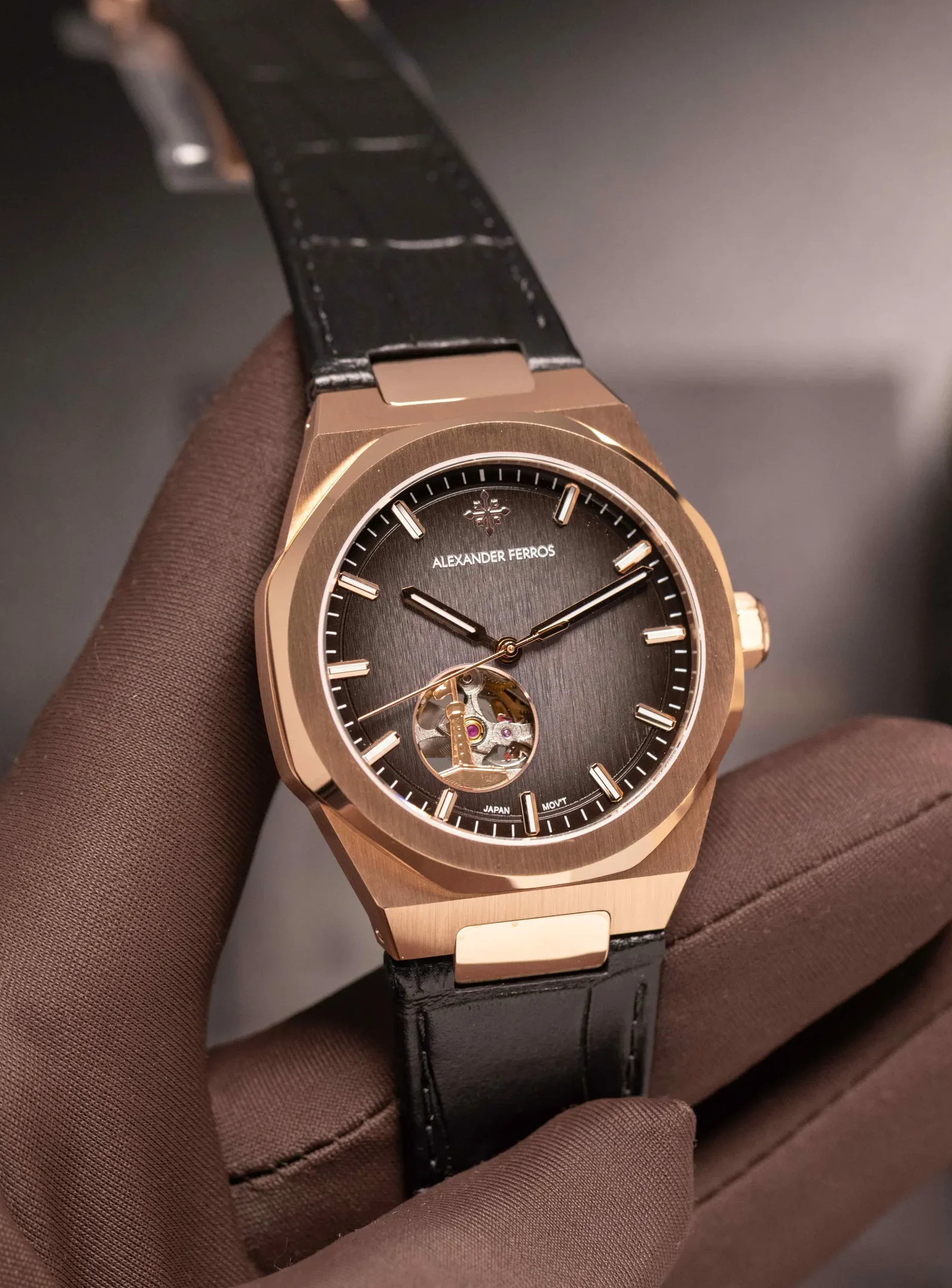 Đồng Hồ Alexander Ferros 9292R-01