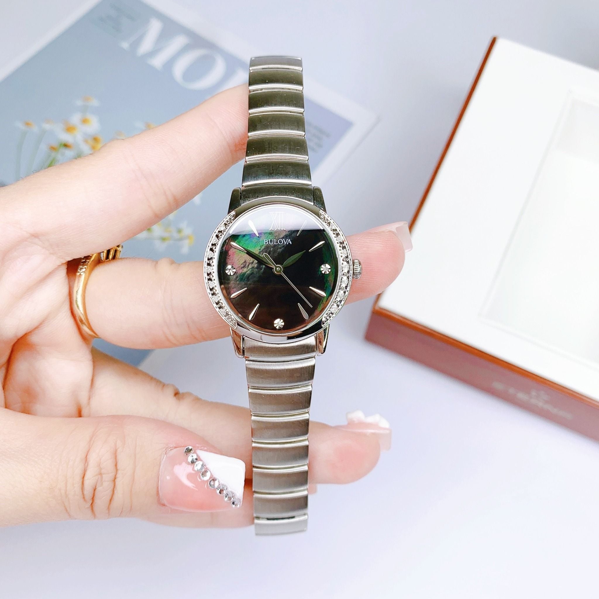ĐỒNG HỒ NỮ BULOVA QUARTZ 96R213