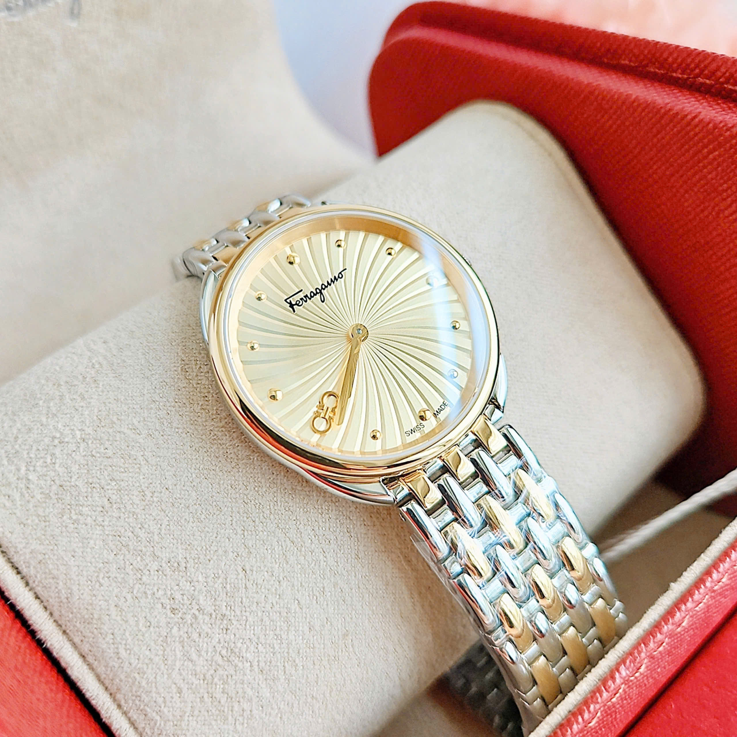 SALVATORE FERRAGAMO CUIR BRACELET QUARTZ SFYN00920