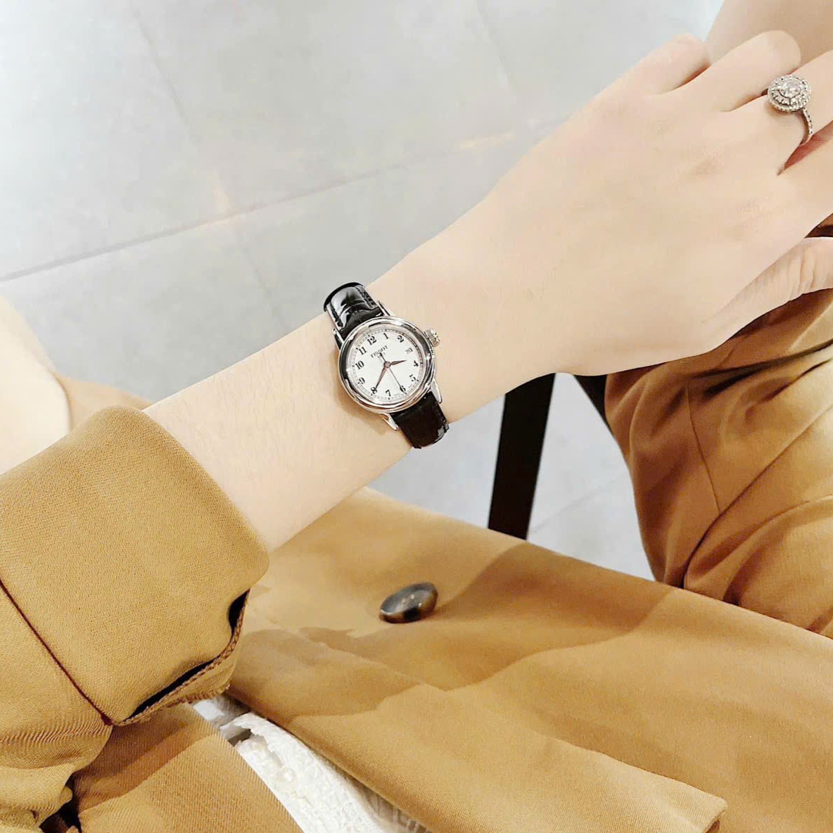 ĐỒNG HỒ NỮ TISSOT T085.210.16.012.00