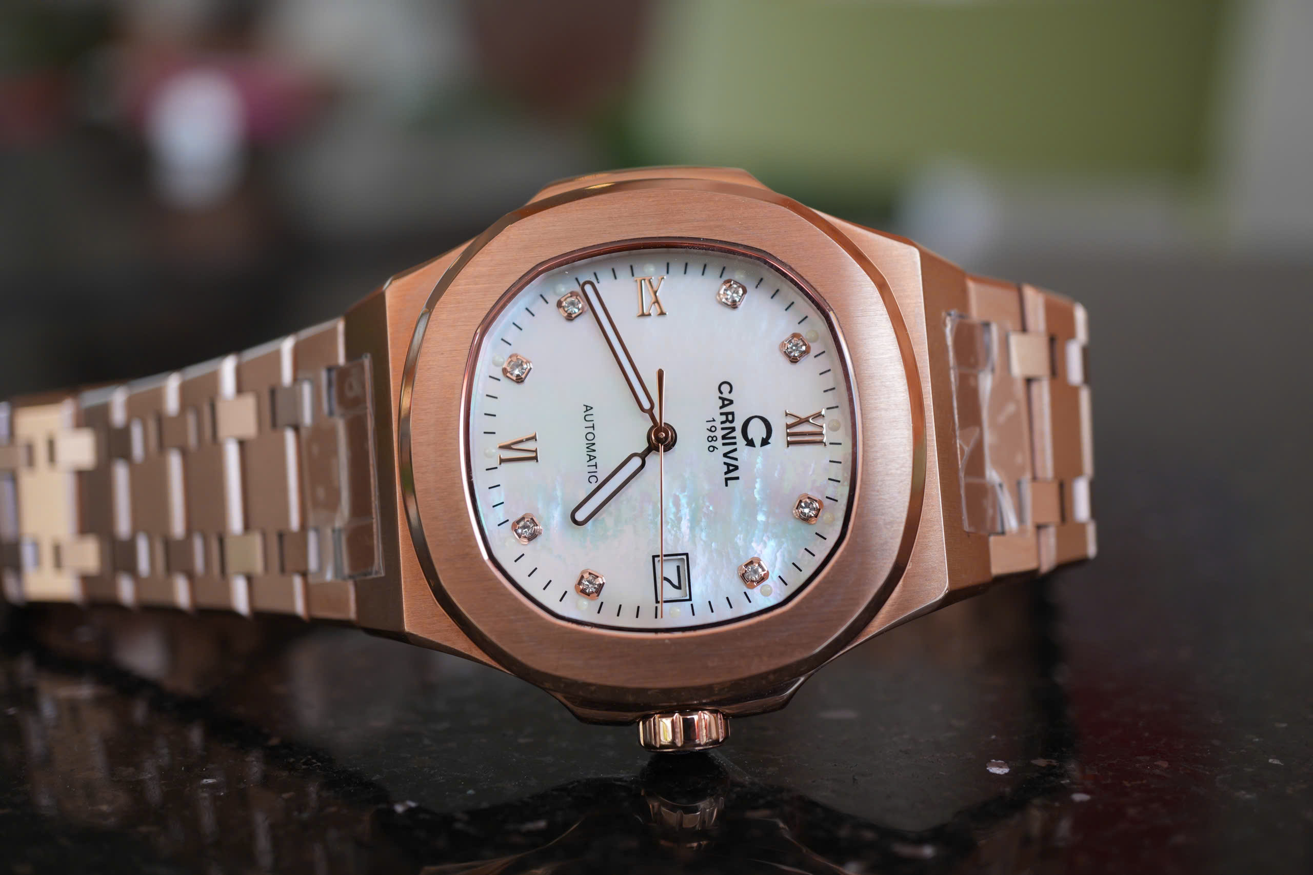 ĐỒNG HỒ NAM XÀ CỪ CARNIVAL AUTOMAITC 8160G-VH-MOP (XÀ CỪ TRẮNG)