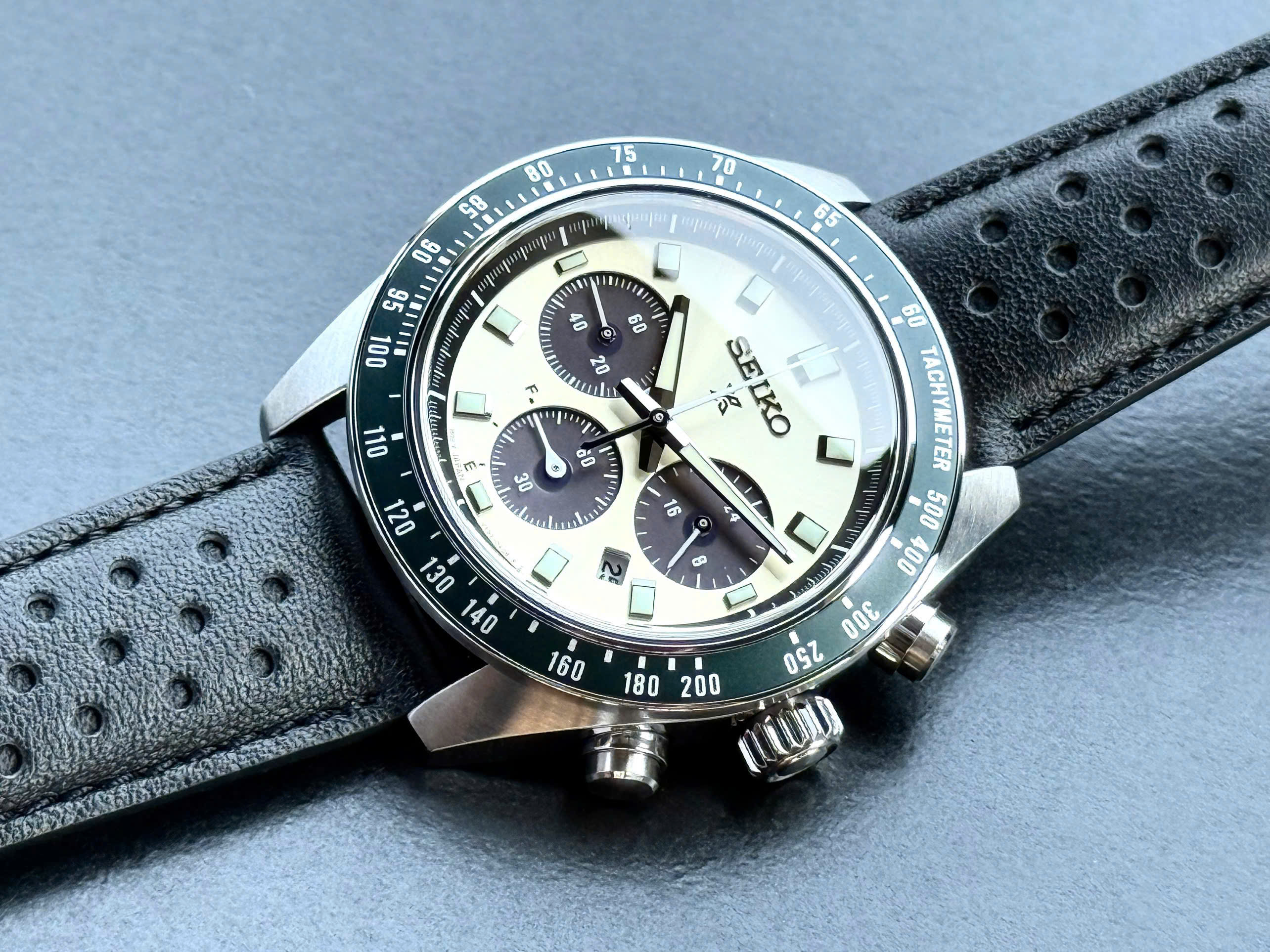 ĐỒNG HỒ NAM SEIKO PROSPEX SPEEDTIMER CHRONOGRAPH IVORY GREEN QUARTZ SSC943P1