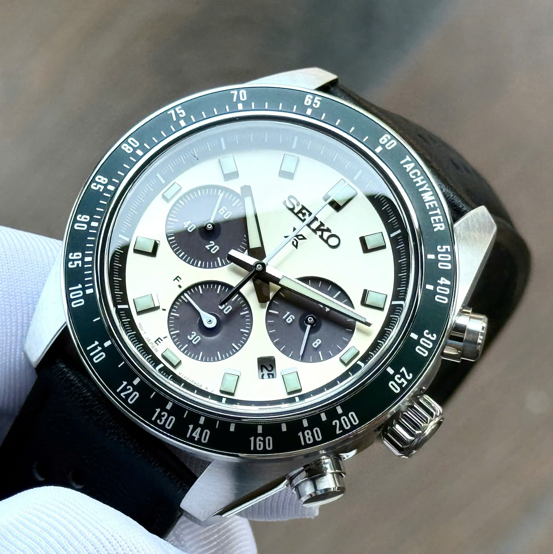 ĐỒNG HỒ NAM SEIKO PROSPEX SPEEDTIMER CHRONOGRAPH IVORY GREEN QUARTZ SSC943P1