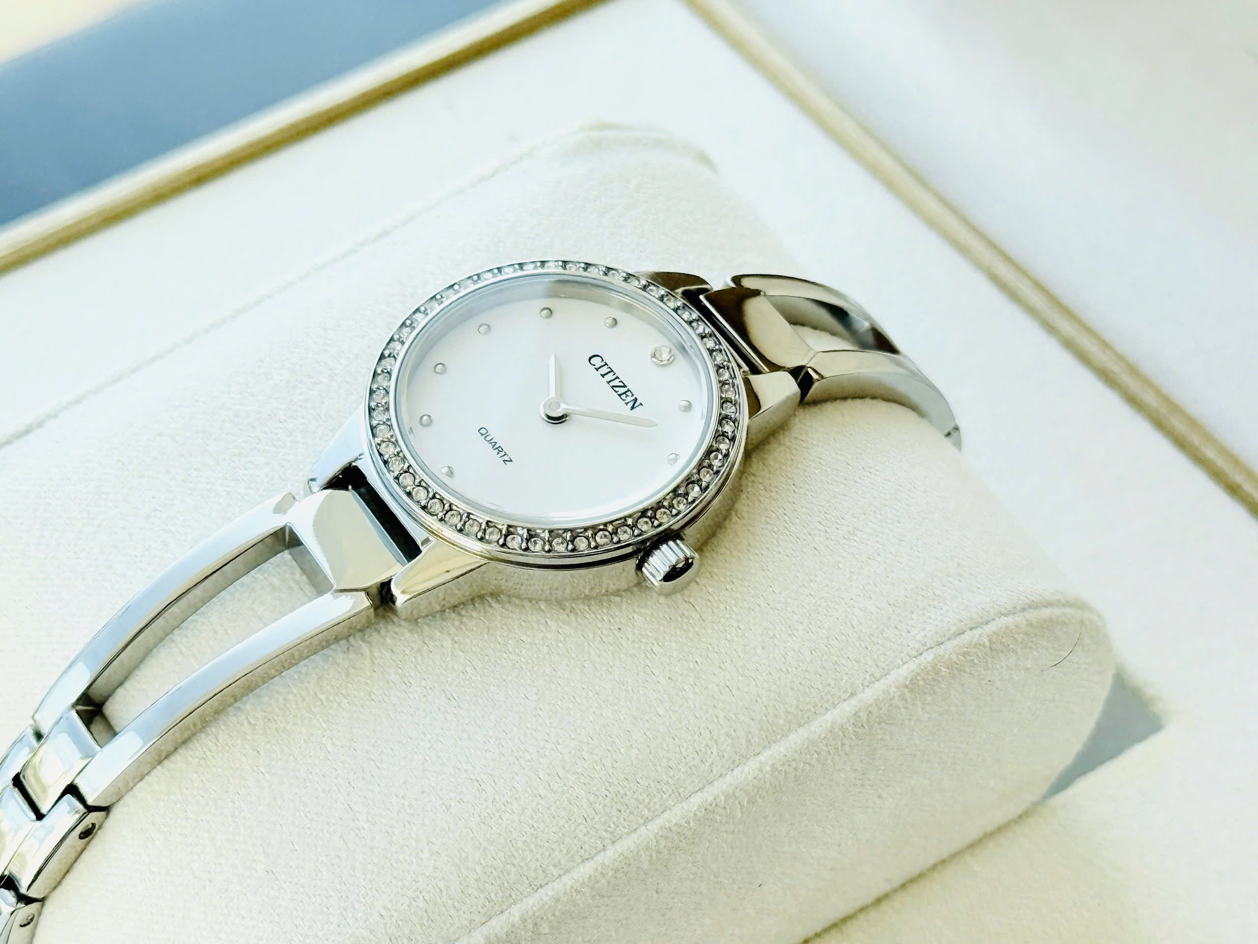 ĐỒNG HỒ NỮ CITIZEN QUARTZ EZ7011-88A