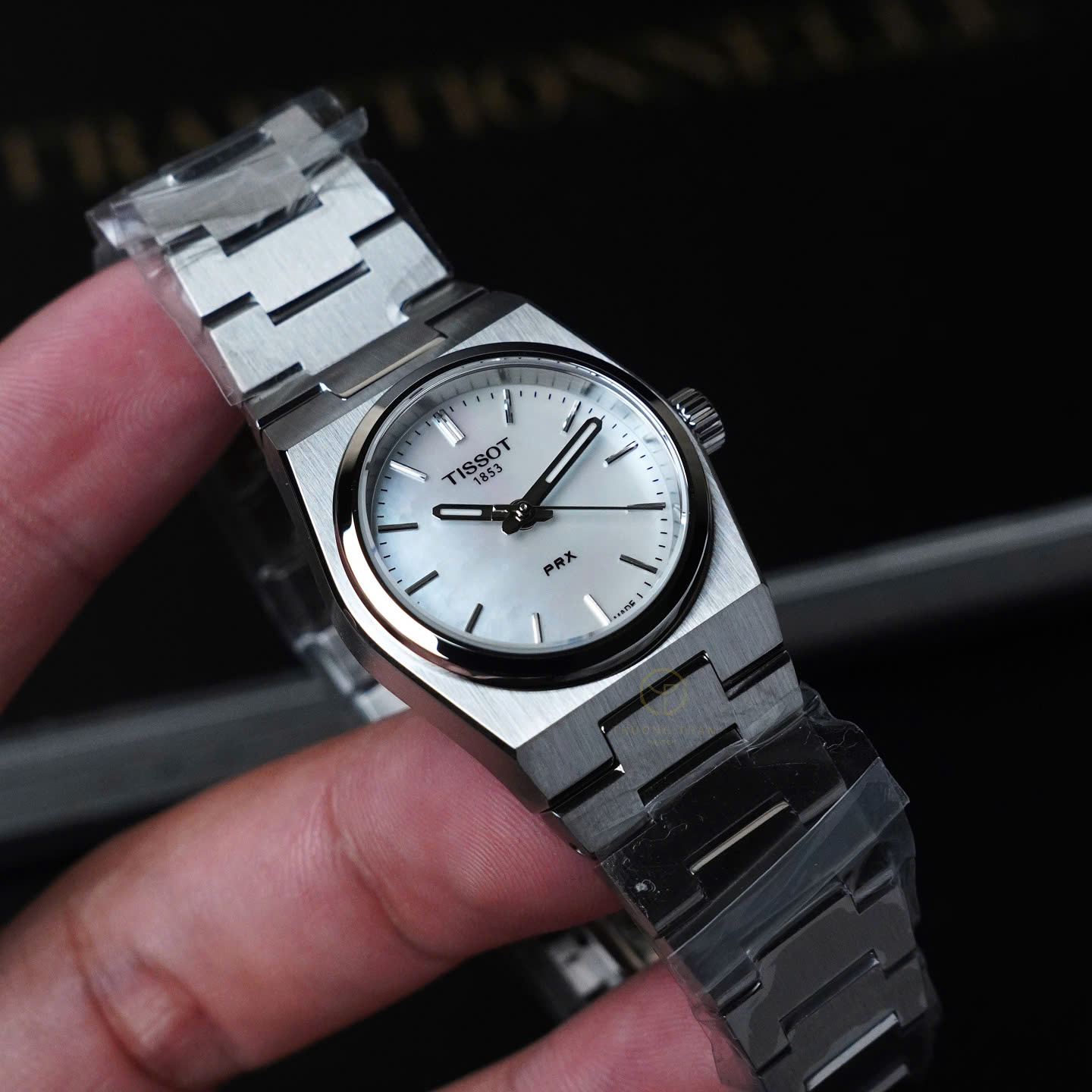 ĐỒNG HỒ NỮ TISSOT PRX QUARTZ MOP 25MM T137.010.11.111.00