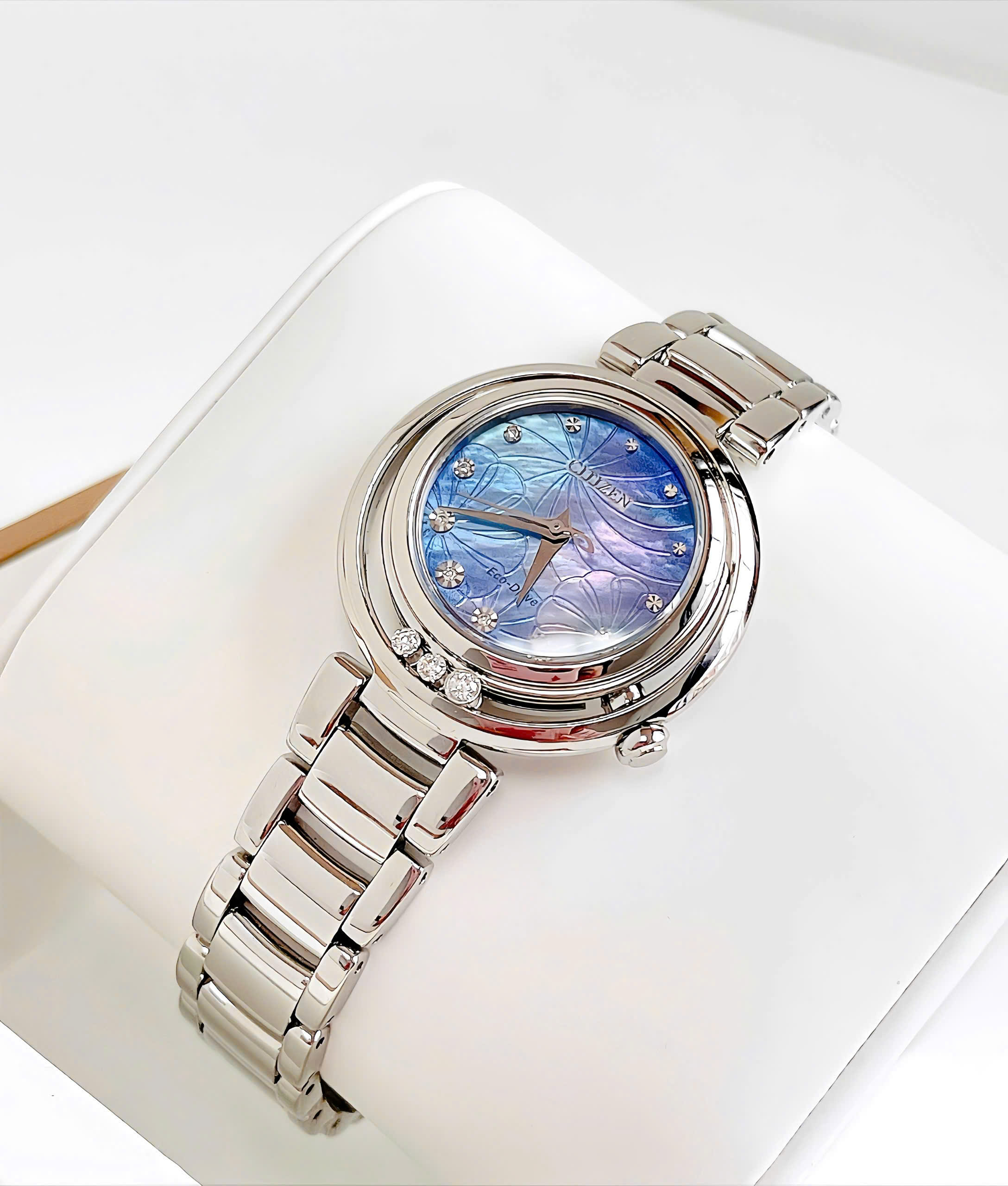 ĐỒNG HỒ NỮ CITIZEN XÀ CỪ XANH QUARTZ ECO DRIVE MOP EM1110-81N