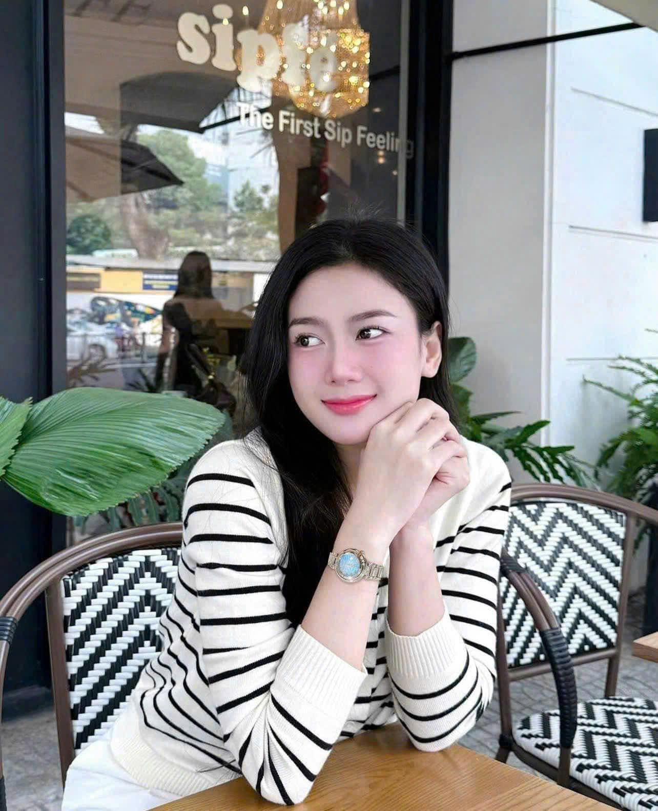 ĐỒNG HỒ NỮ CITIZEN XÀ CỪ XANH QUARTZ ECO DRIVE MOP EM1110-81N