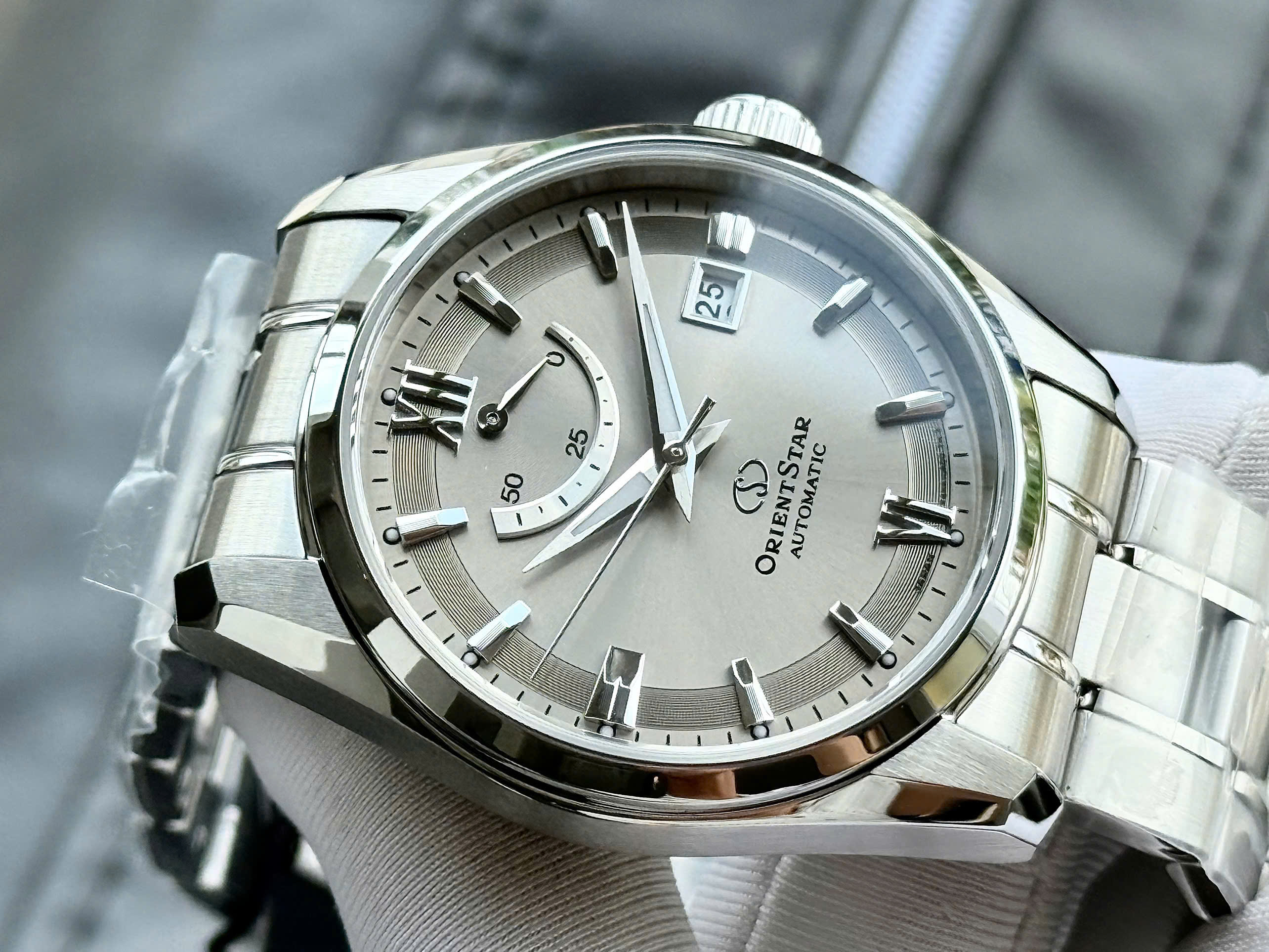 ĐỒNG HỒ NAM ORIENT STAR CONTEMPORARY STANDARD RE-AU0110N00B XÁM