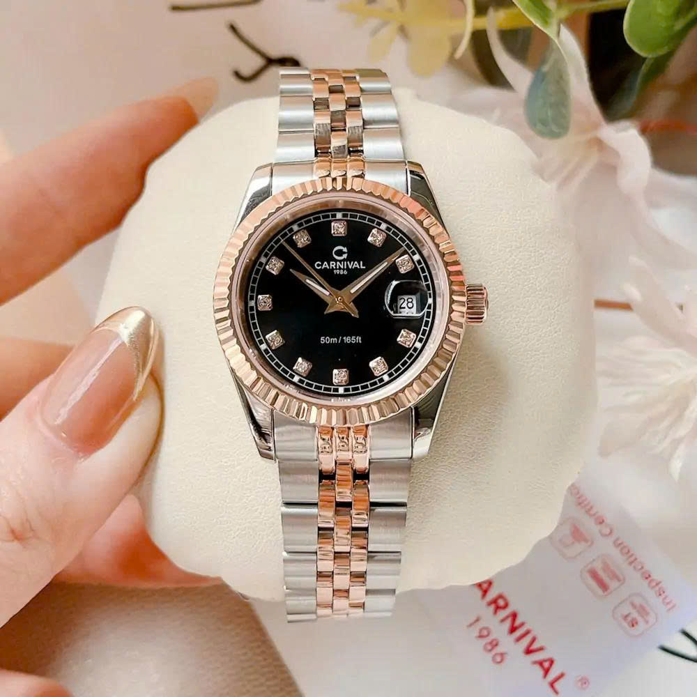 ĐỒNG HỒ NỮ CARNIVAL QUARTZ ĐEN 8131L-CH-D