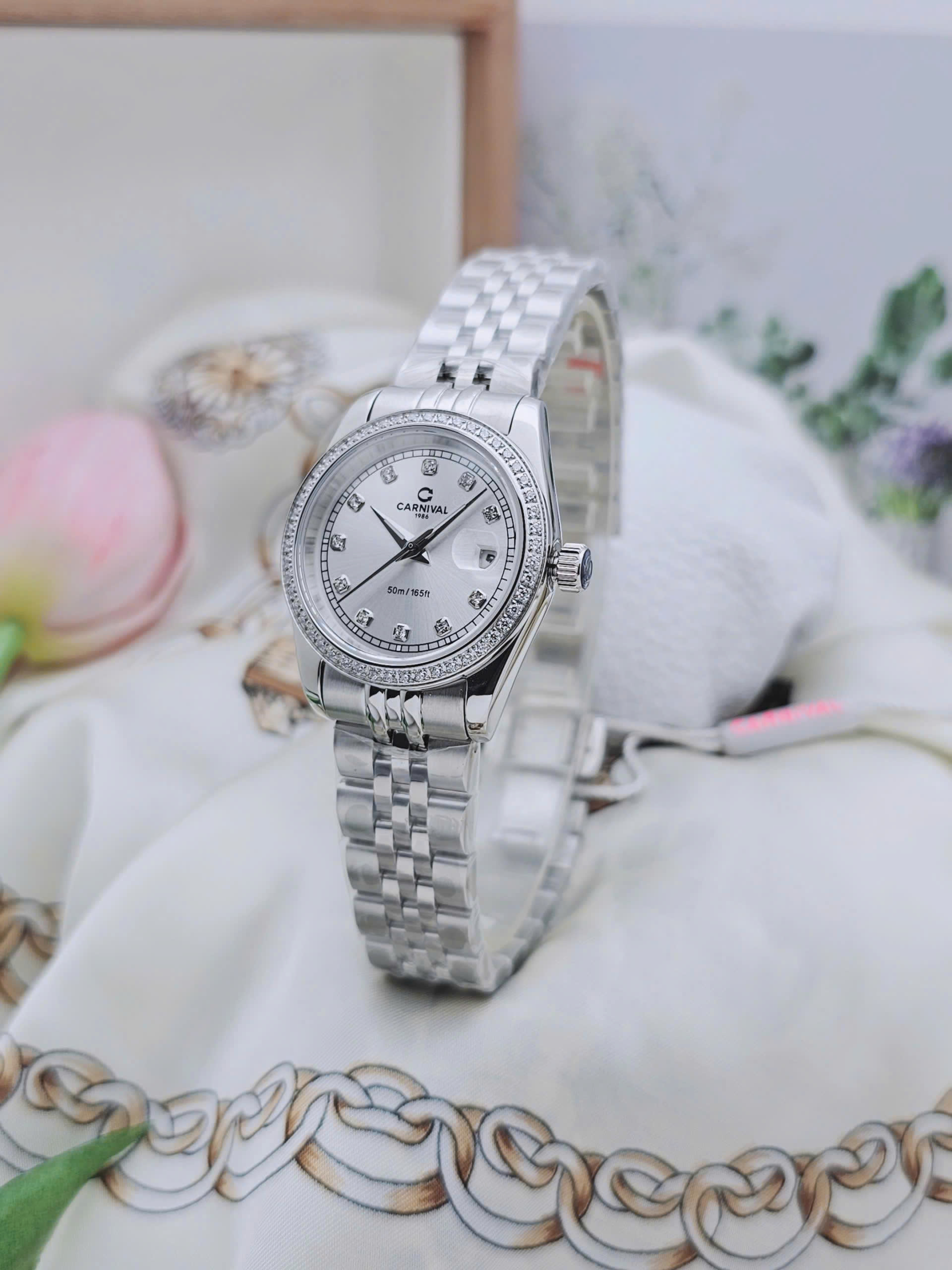 ĐỒNG HỒ NỮ CARNIVAL QUARTZ TRẮNG 8131L2-VT-T