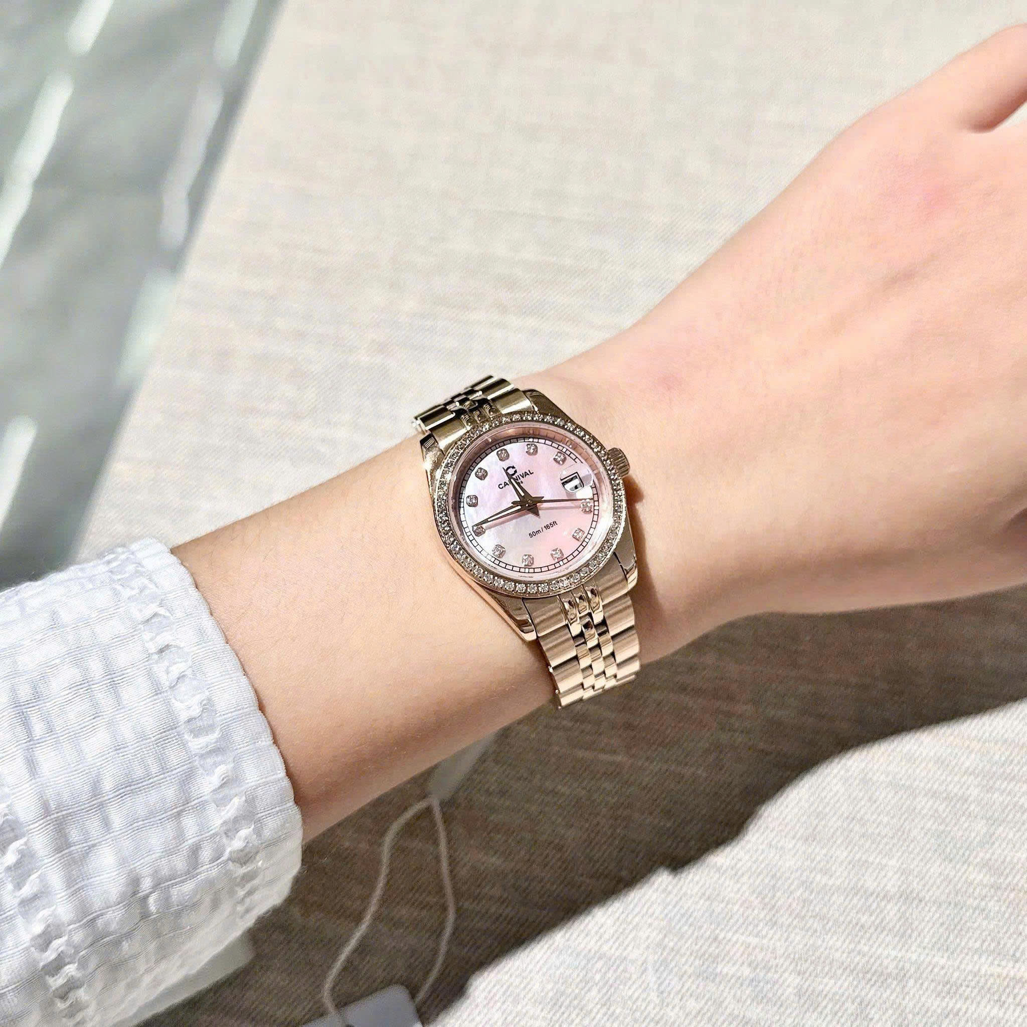 ĐỒNG HỒ NỮ CARNIVAL QUARTZ XÀ CỪ HỒNG 8131L2-VH-HK