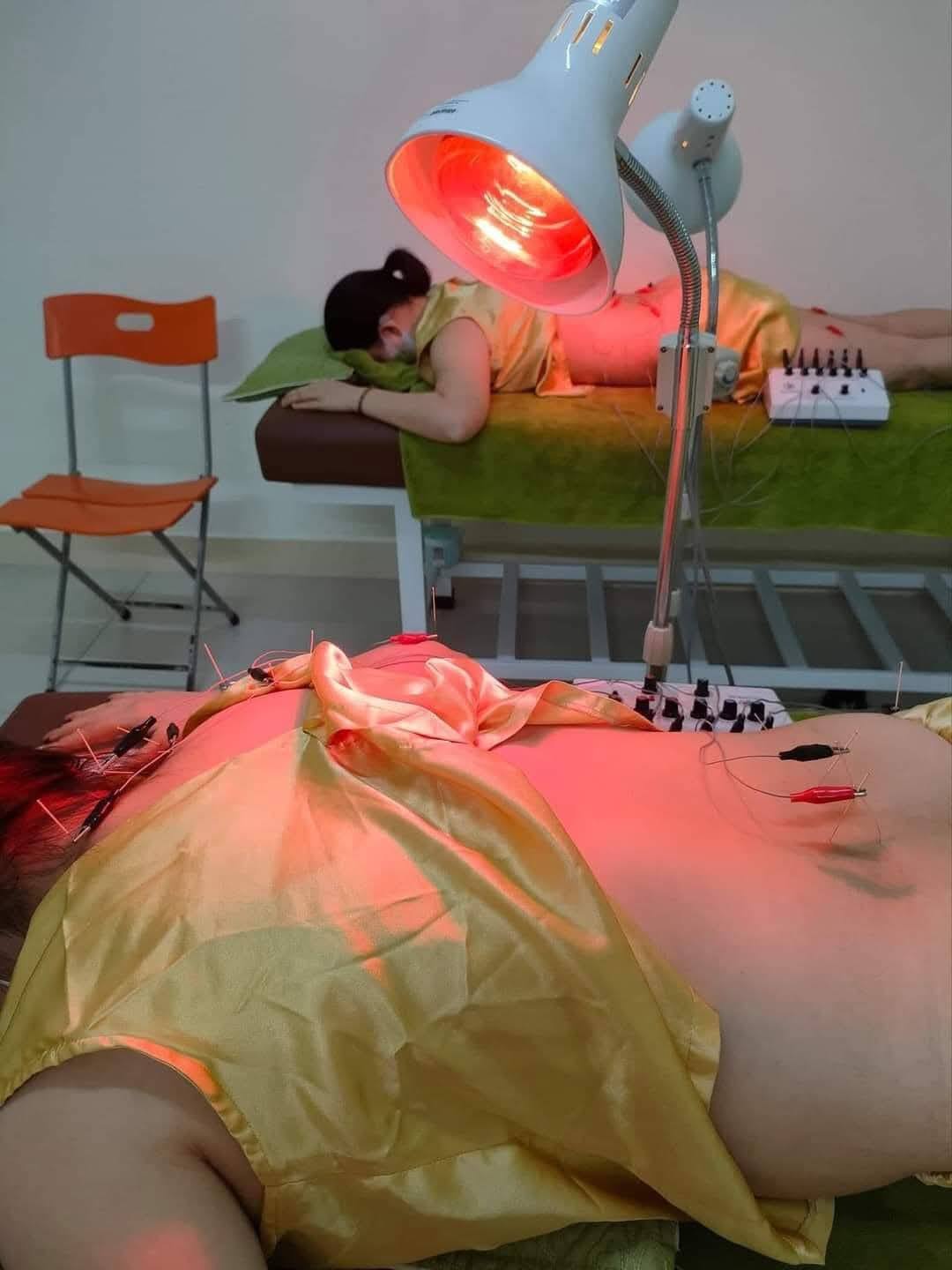 TRIỆU CHỨNG ĐAU – TÊ Ở NGƯỜI BỊ THOÁT VỊ ĐĨA ĐỆM VÌ ĐÂU MÀ CÓ?