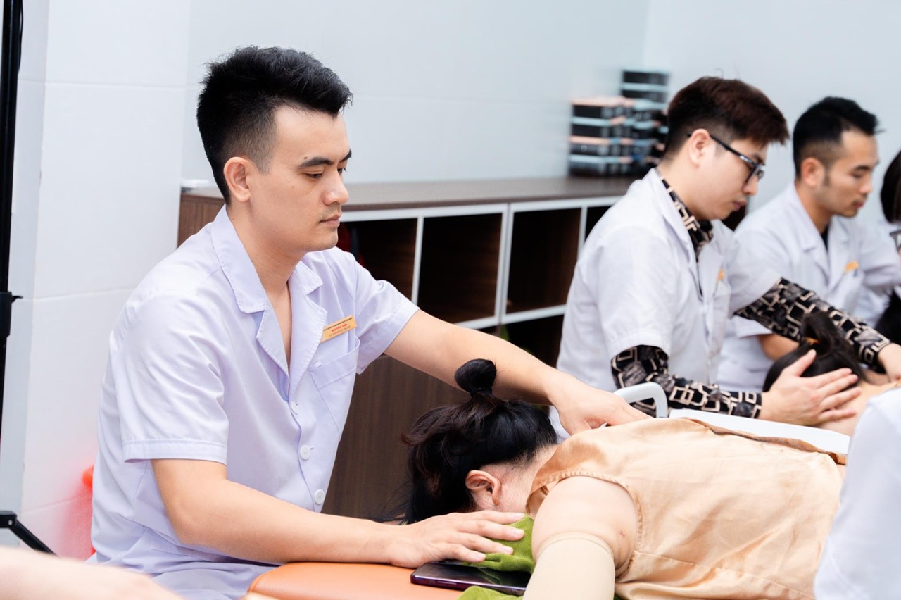 TÁC DỤNG THẦN KÌ CỦA XOA BÓP BẤM HUYỆT TOÀN THÂN
