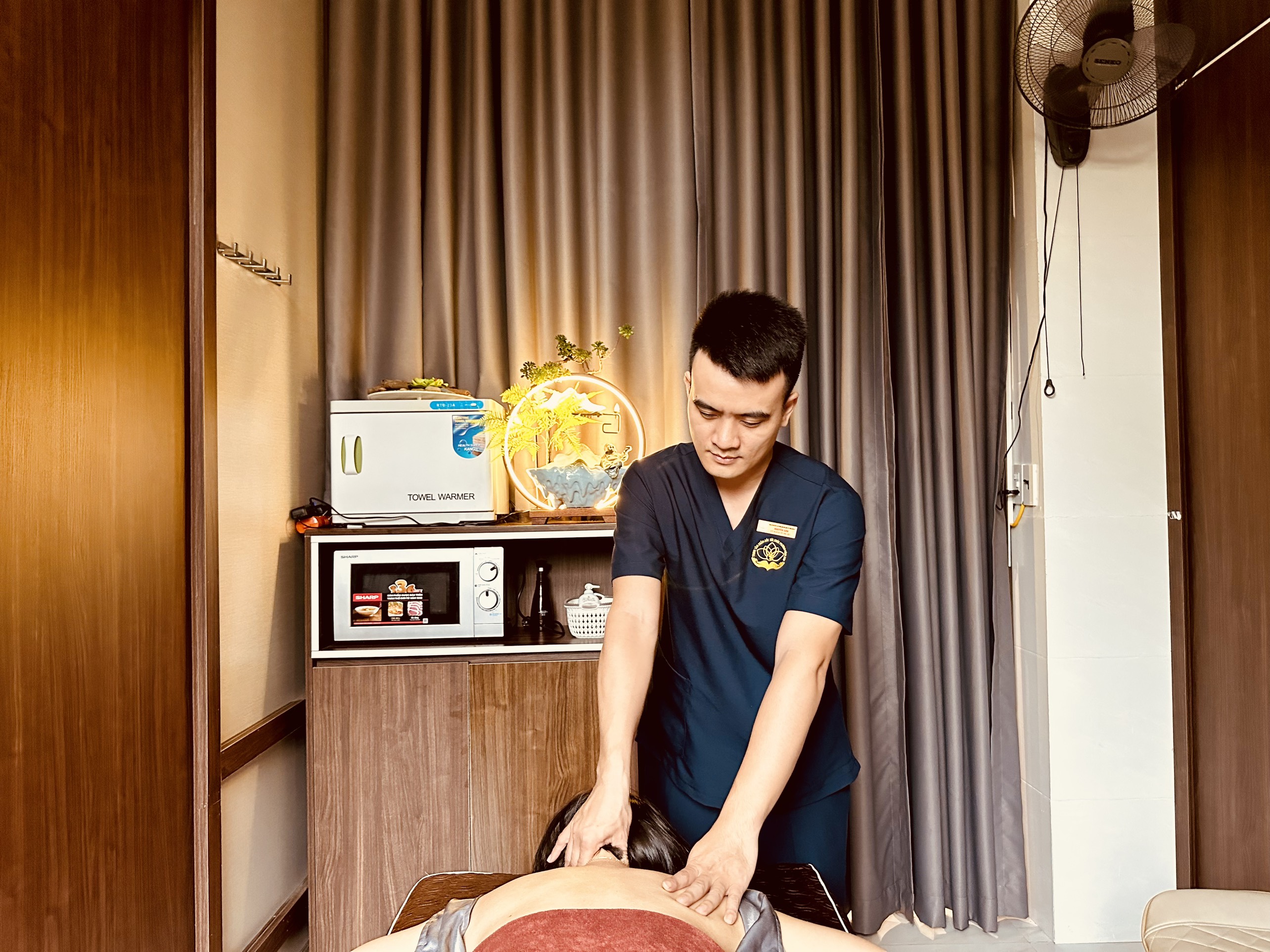 BẤM HUYỆT TRỊ LIỆU - DƯỠNG SINH