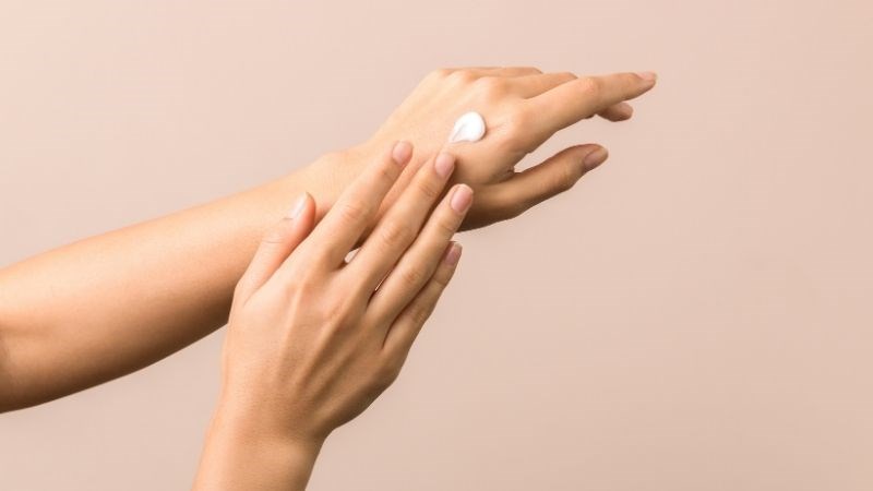 14 sai lầm khi dùng mỹ phẩm ảnh hưởng xấu đến da mà chị em nên tránh