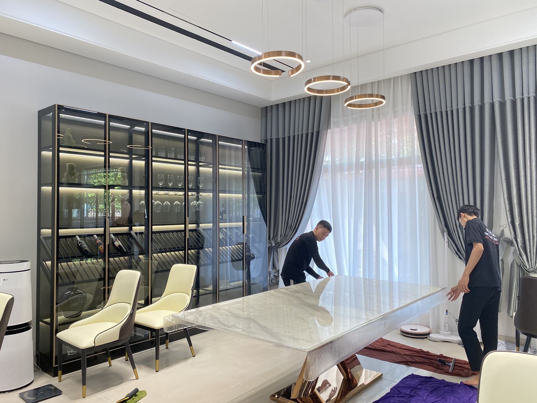 Bàn ăn mặt đá, sự lựa chọn hoàn hảo cho không gian nhà bạn