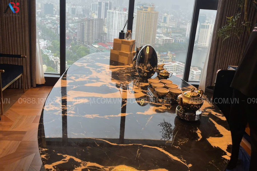 Decal dán bàn bảo vệ bề mặt luôn sáng bóng, như mới