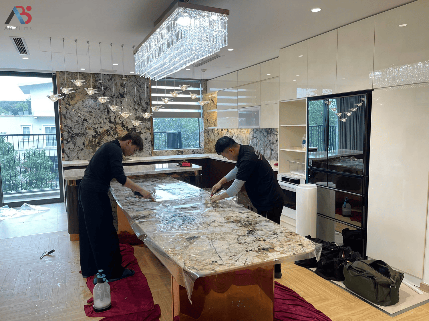 Giải đáp thắc mắc thường gặp về phim dán mặt bàn