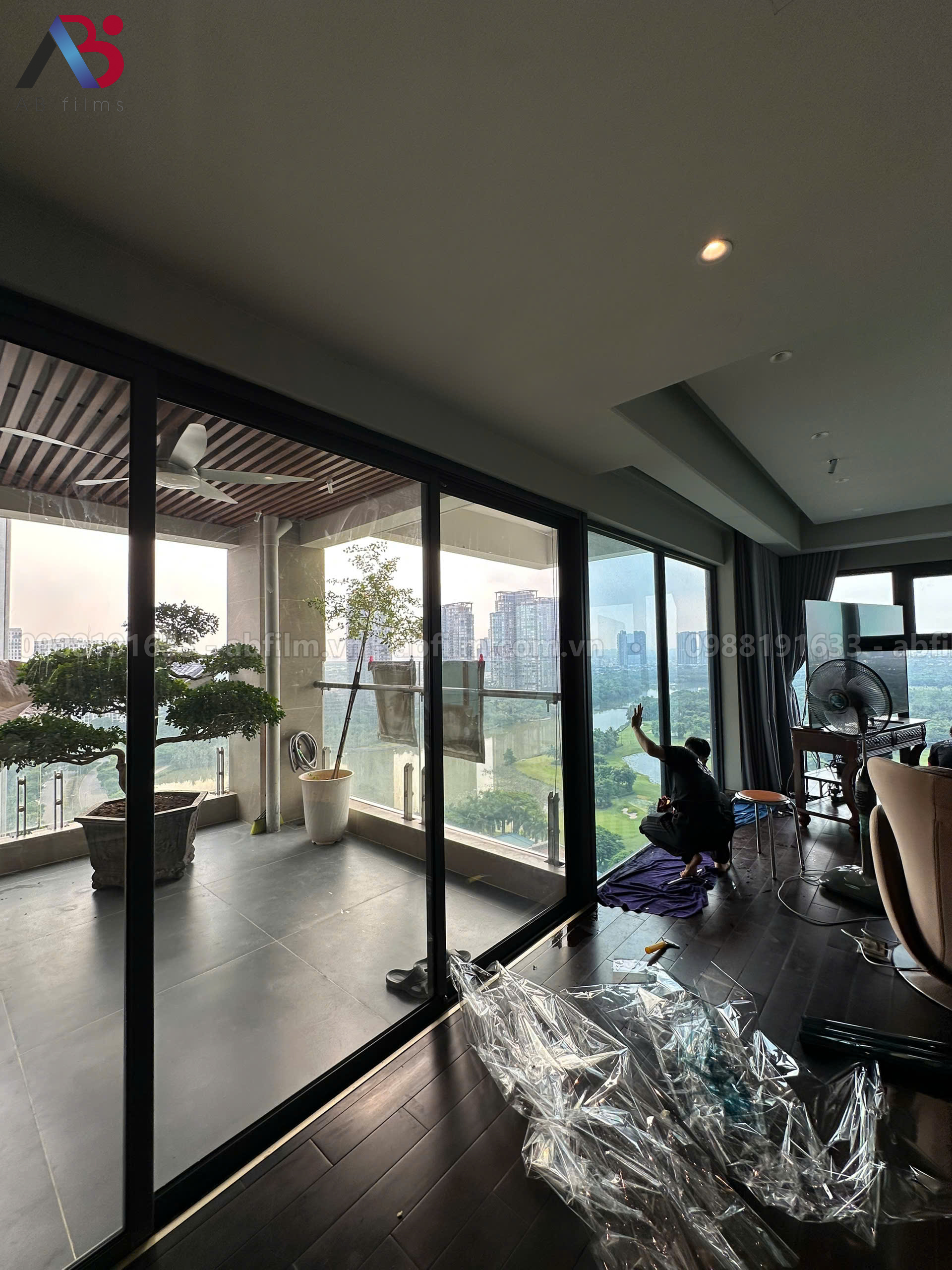 Hoàn thiện phim bảo vệ nội thất Sky 2 Ecopark Hoàn thiện dán phim bảo vệ bề mặt nội thất tại Sky 2 Ecopark