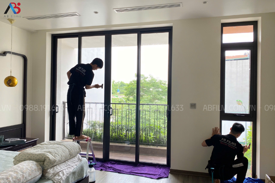 cách dán giấy dán kính