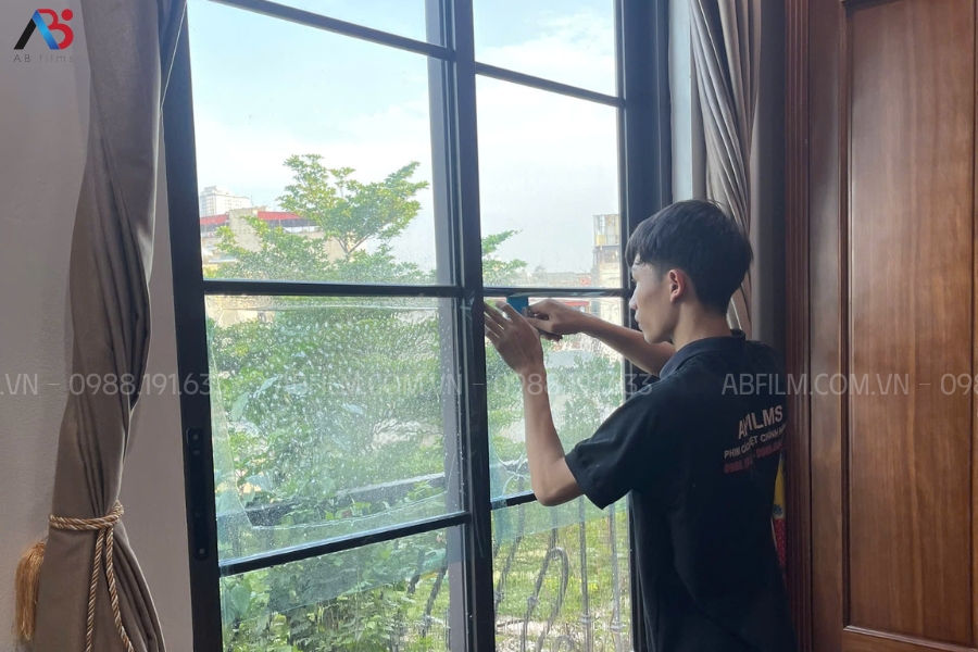 có nên dán phim cách nhiệt cho cửa kính