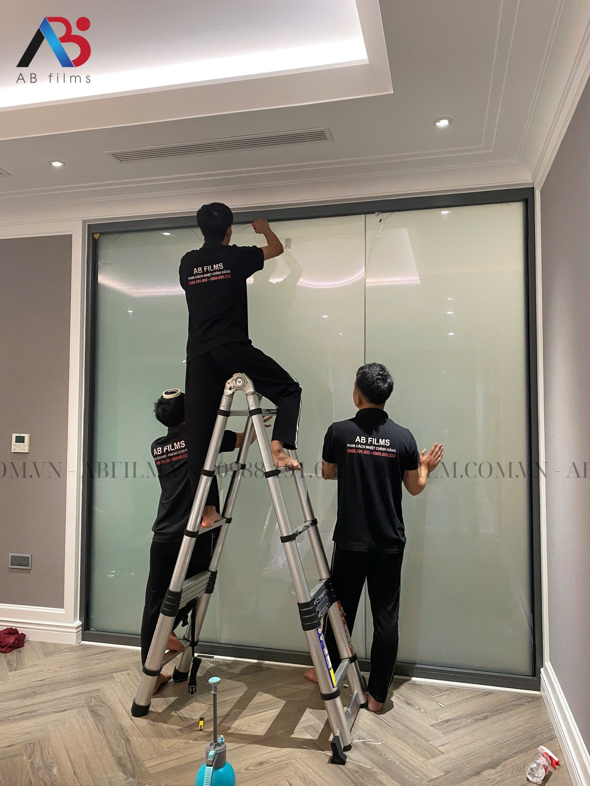 thi công dán phim điện thông minh tại hà đông