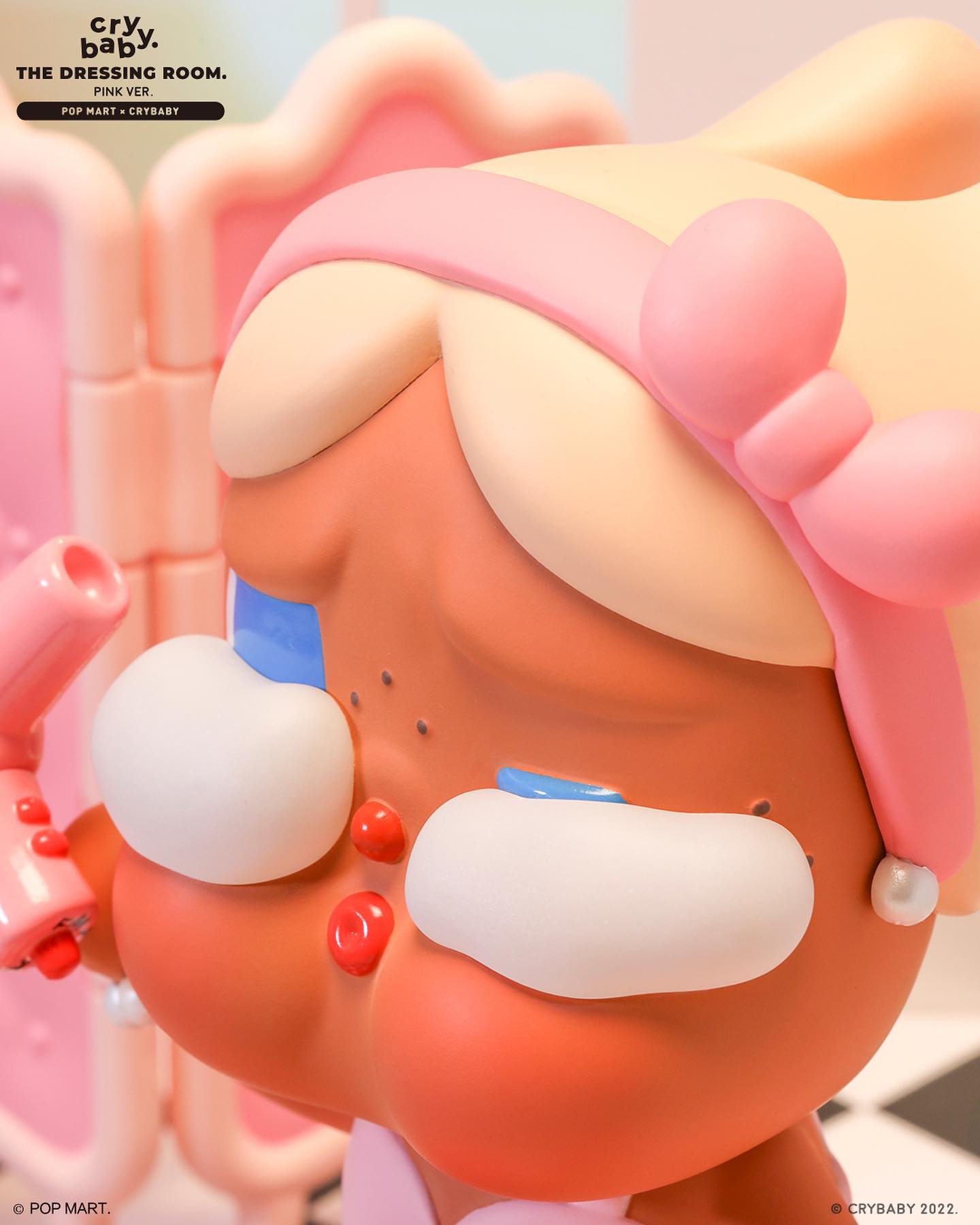 CRYBABY The Dressing Room Figurine (Pink Ver.)