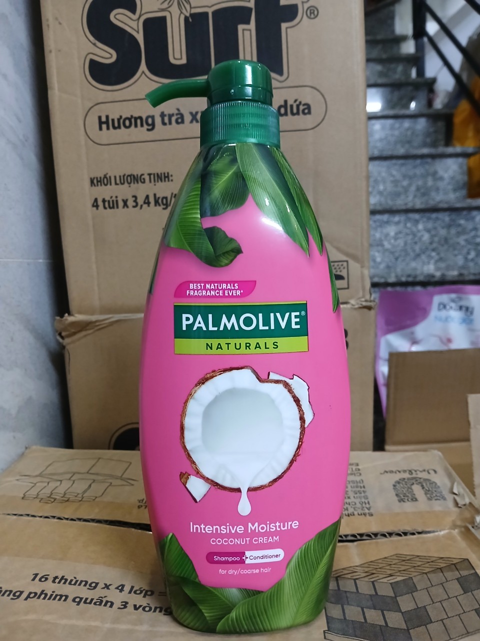 Dầu gội xả Palmolive dưỡng ẩm bổ sung 600ml (chai hồng) tinh chất sữa dừa