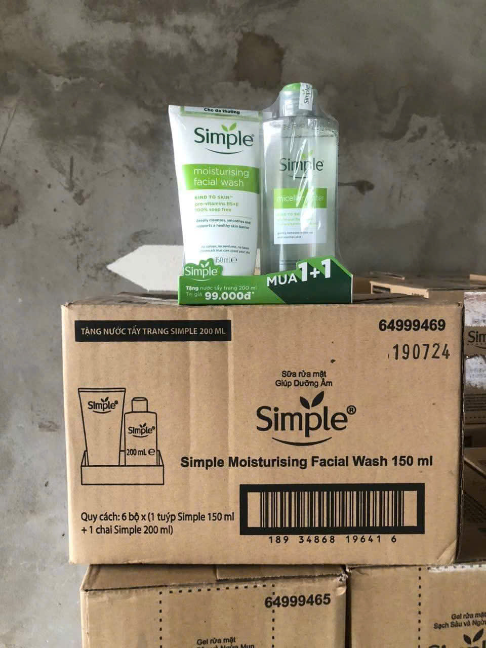 Sữa rửa mặt Simple Moisturising Facial Wash- dưỡng ẩm mịn màng tuýp 150ml (tặng nước tẩy trang 200ml)