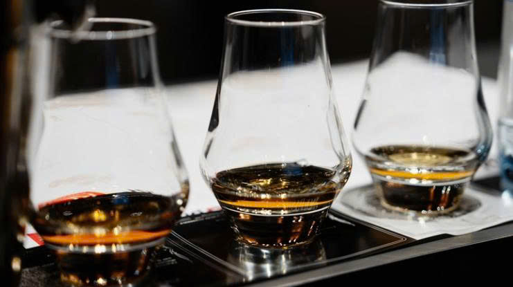 Phân Biệt Ly Whisky Và Ly Cognac: Khác Nhau Ở Điểm Nào?