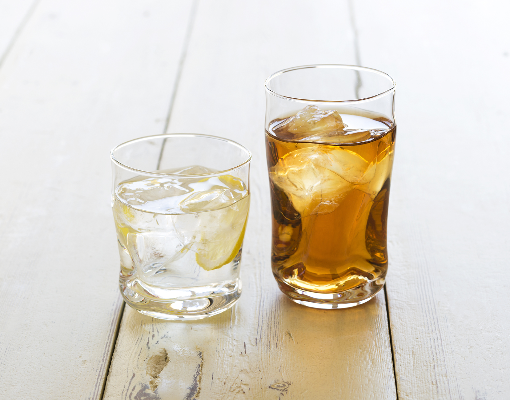 Chọn ly uống nước tốt cho sức khỏe – Đừng mua theo cảm tính