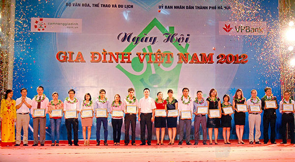 28/06/2012: Tôn vinh sản phẩm Thái Dương Gia phân phối