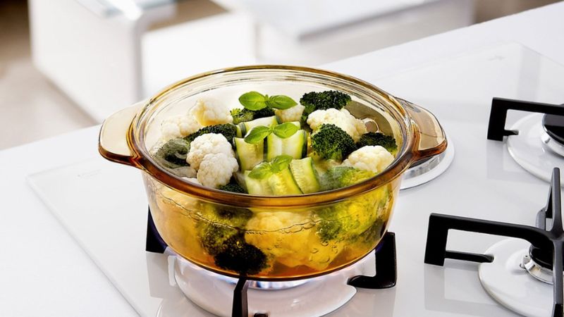 Vì sao chọn nồi thủy tinh thay vì nồi kim loại?