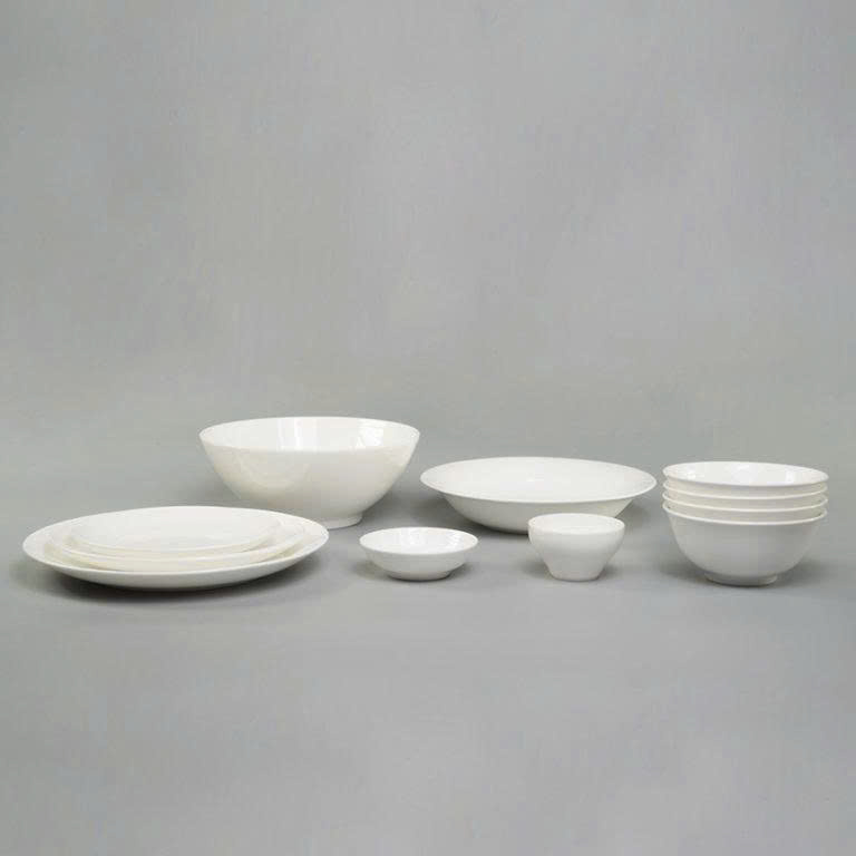 Đồ Dùng Bàn Ăn Tối Giản Cho Gia Đình Trẻ: Bí Quyết Chọn Đúng & Tiện Lợi