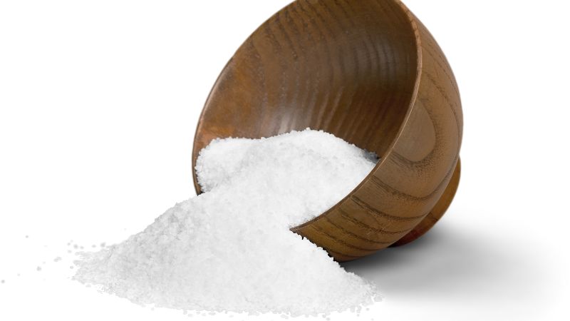  dung cat hoac muoi hat de tay sach vet o vang tren bat dia