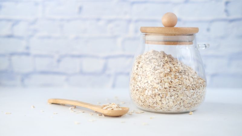 lo thuy tinh nap go lua chon tinh te cho gian bep toi gian